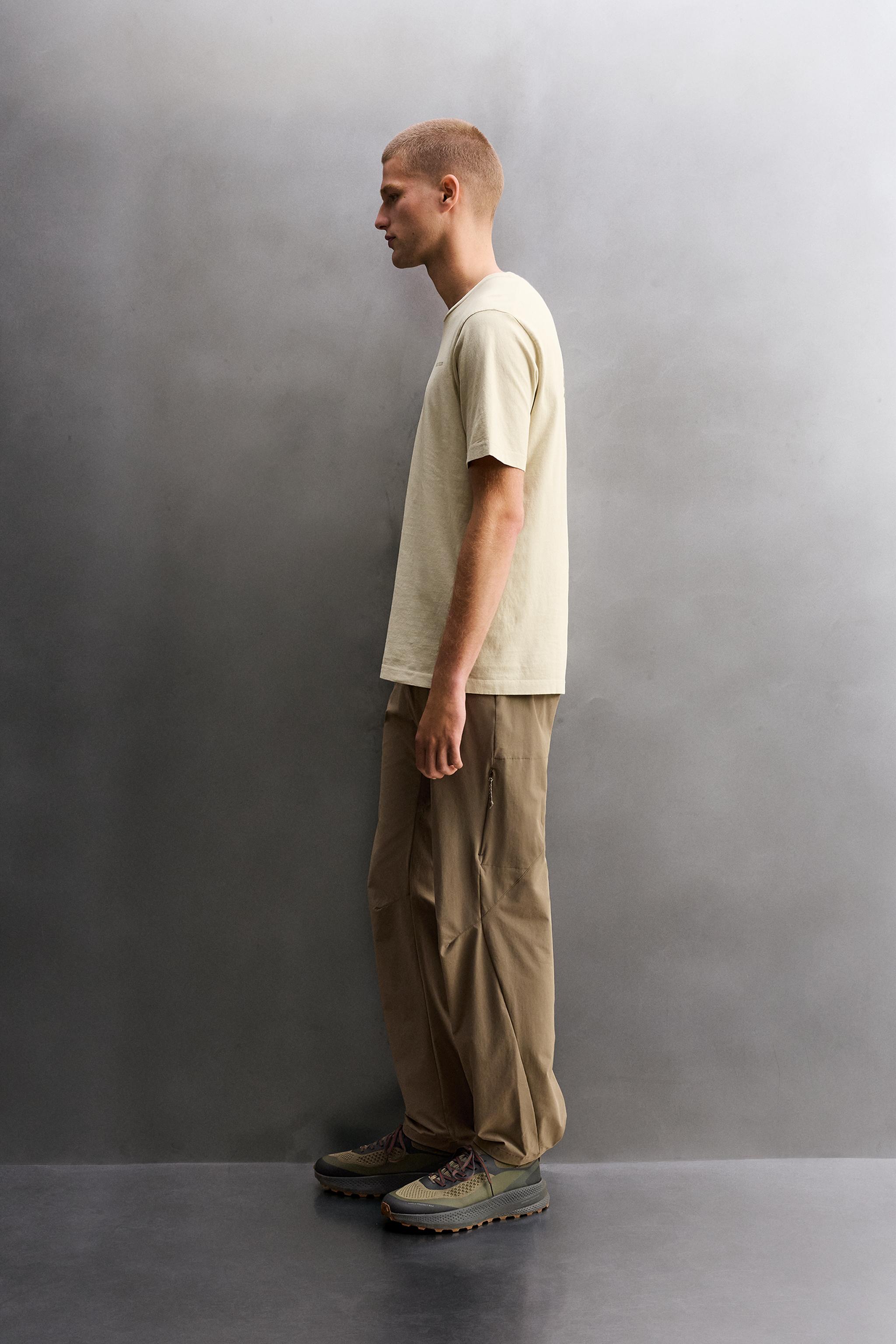 REGULAR FIT GRAPHIC PRINT T-SHIRT
